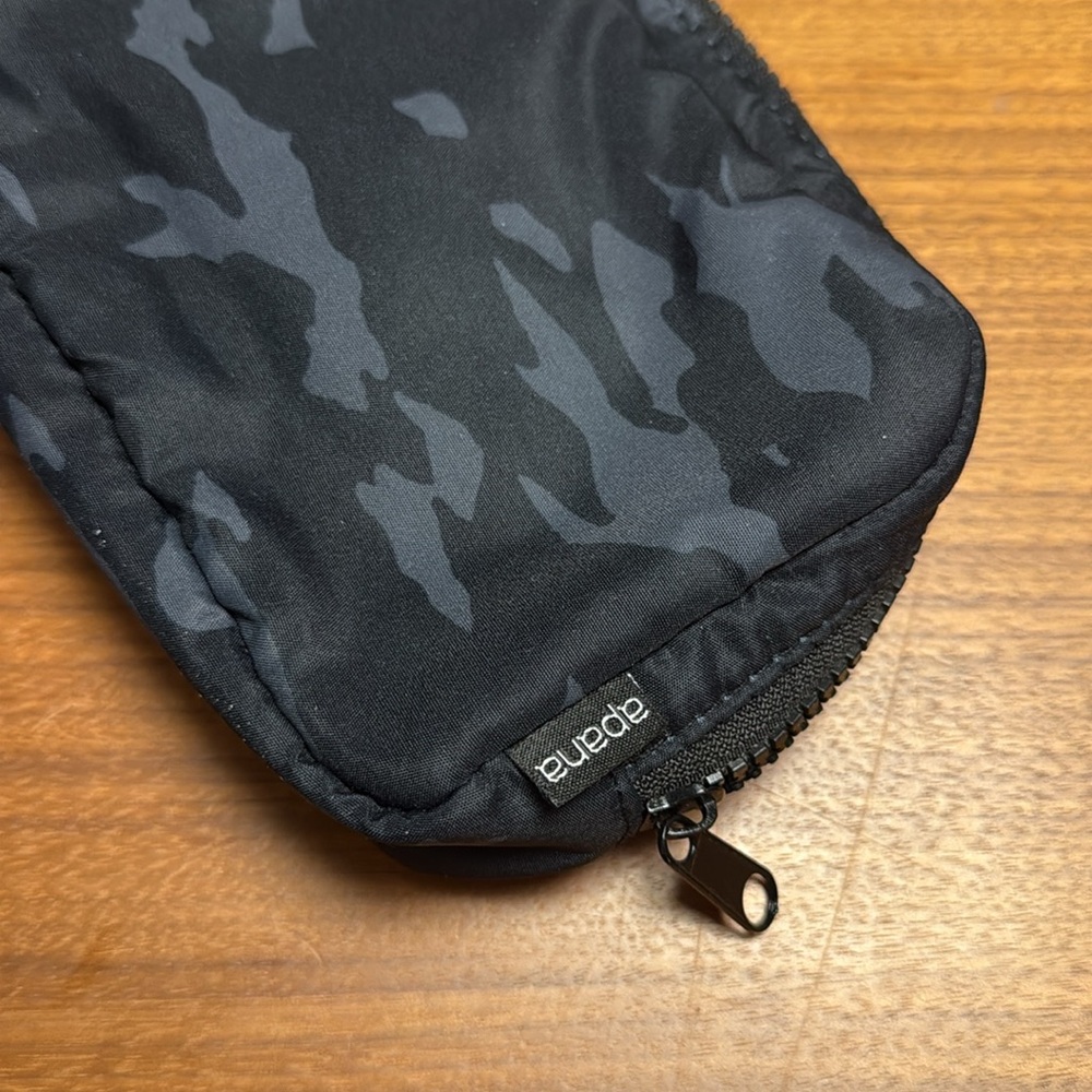 Apana See me Run Black and Gray Belt Bag NWT - Picture 6 of 8